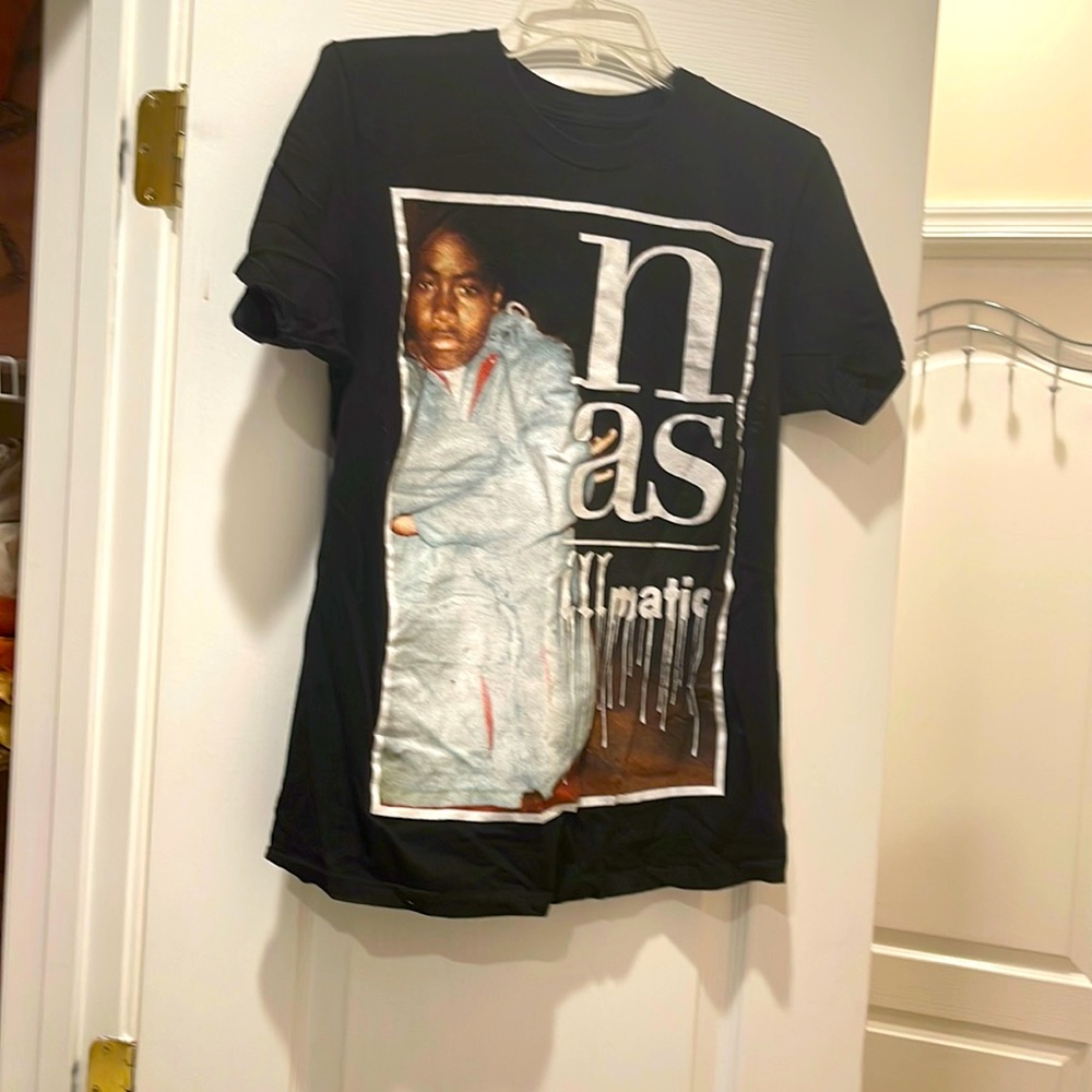 T- shirt Nas illmatic, good condition, size small.